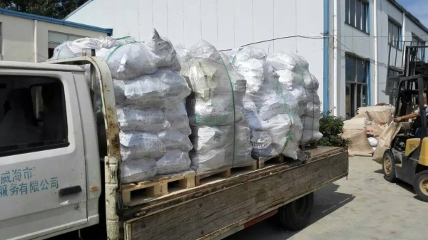 發(fā)往長(zhǎng)春的污水處理專(zhuān)用微生物及濾材已裝車(chē)發(fā)運(yùn)